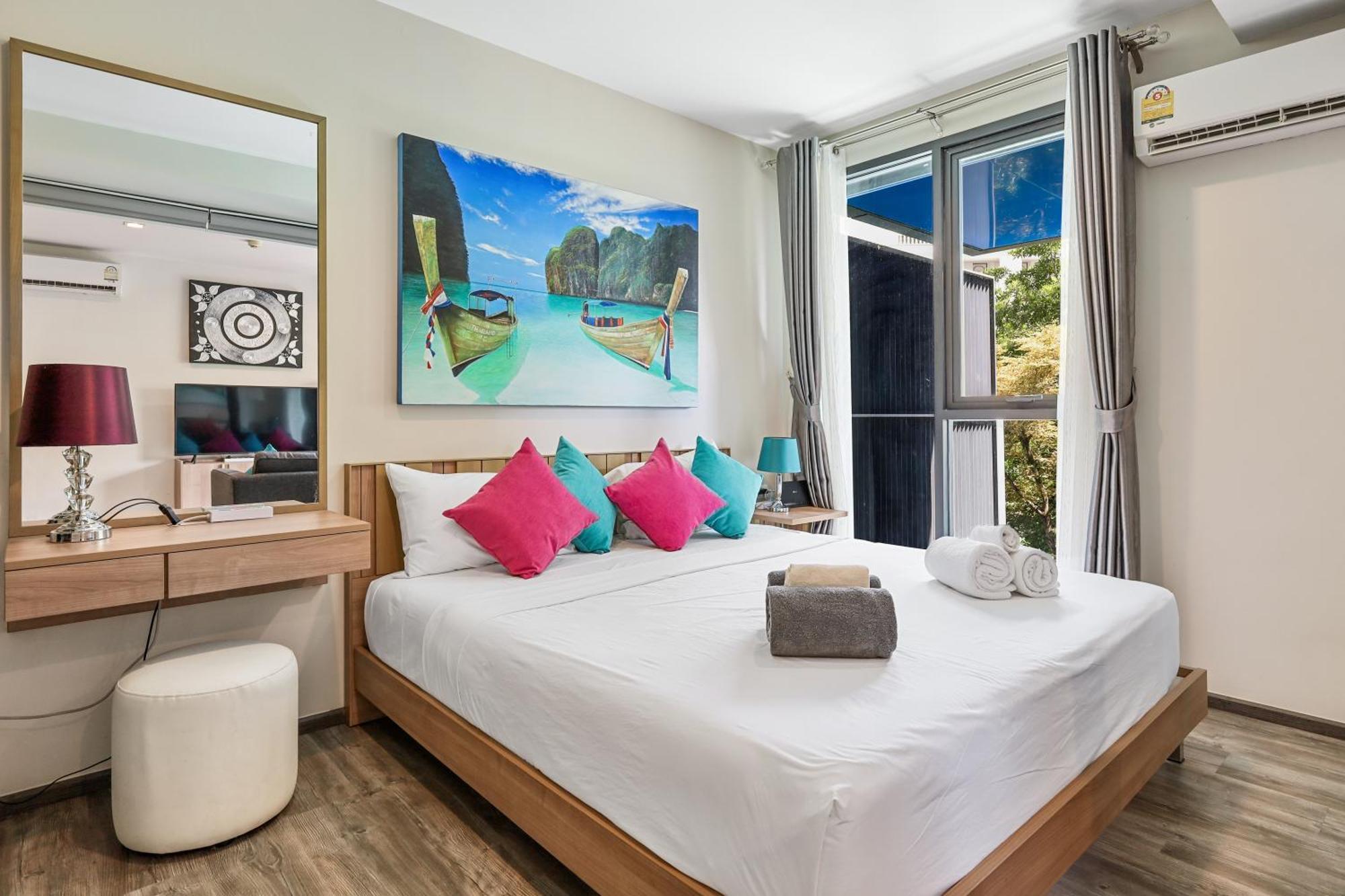 The Deck Condominium Patong Beach Экстерьер фото